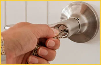 Exclusive Locksmith Service Milwaukee, WI 414-768-2662 - 16-emergency-unlock