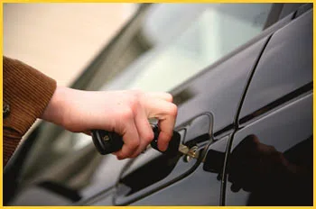 Exclusive Locksmith Service Milwaukee, WI 414-768-2662 - 18-car-unlock